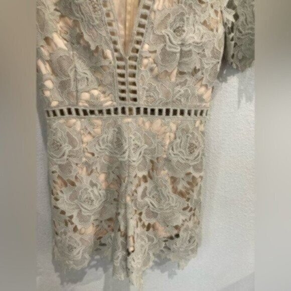 ASTR Revolve Boho Ethereal Cottagecore Neutral Embroidered Romper - Picture 4 of 12